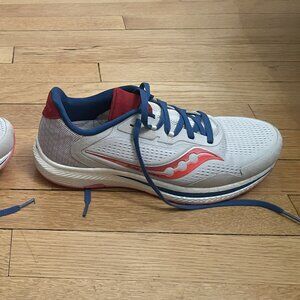 Saucony Women's Freedom 4 Running Shoe Size 10